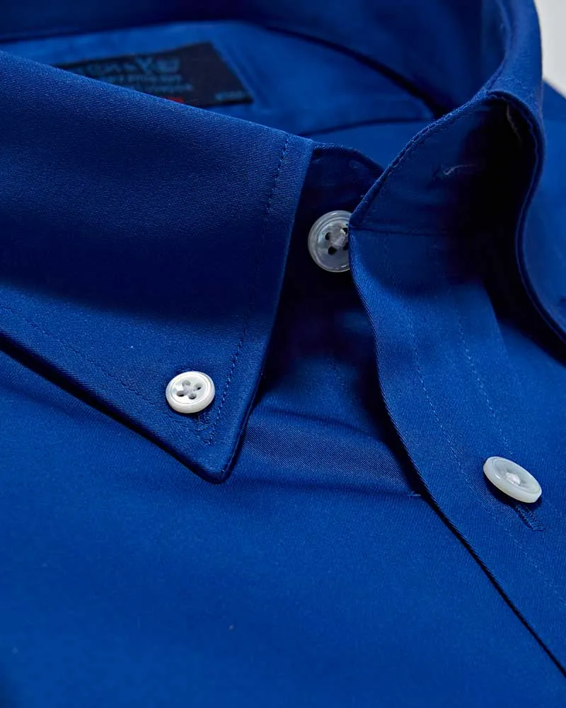 Contemporary Fit, Button Down Collar, 2 Button Cuff Shirt in a Plain Royal Blue