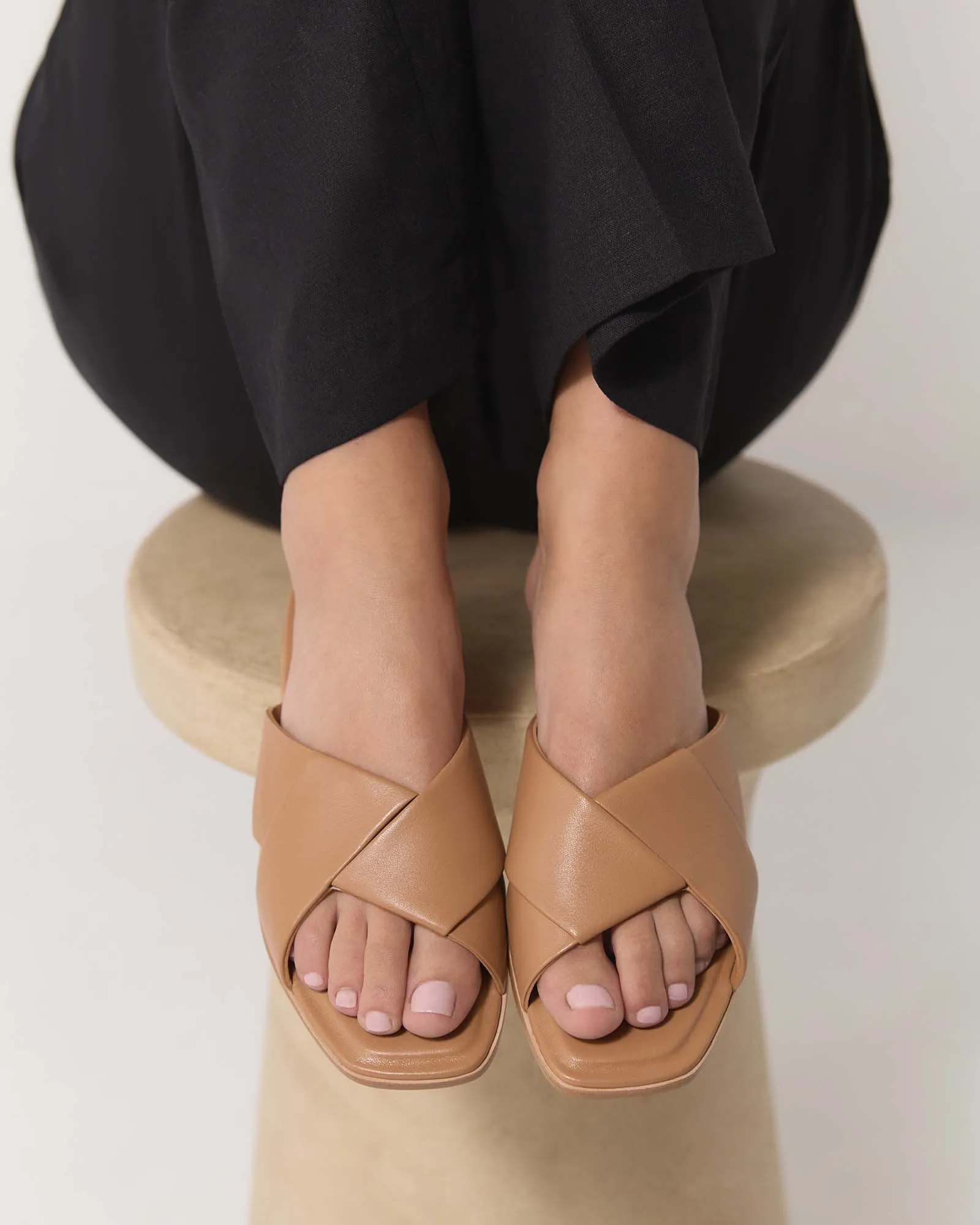 CYRA FLAT SANDALS TOFFEE LEATHER