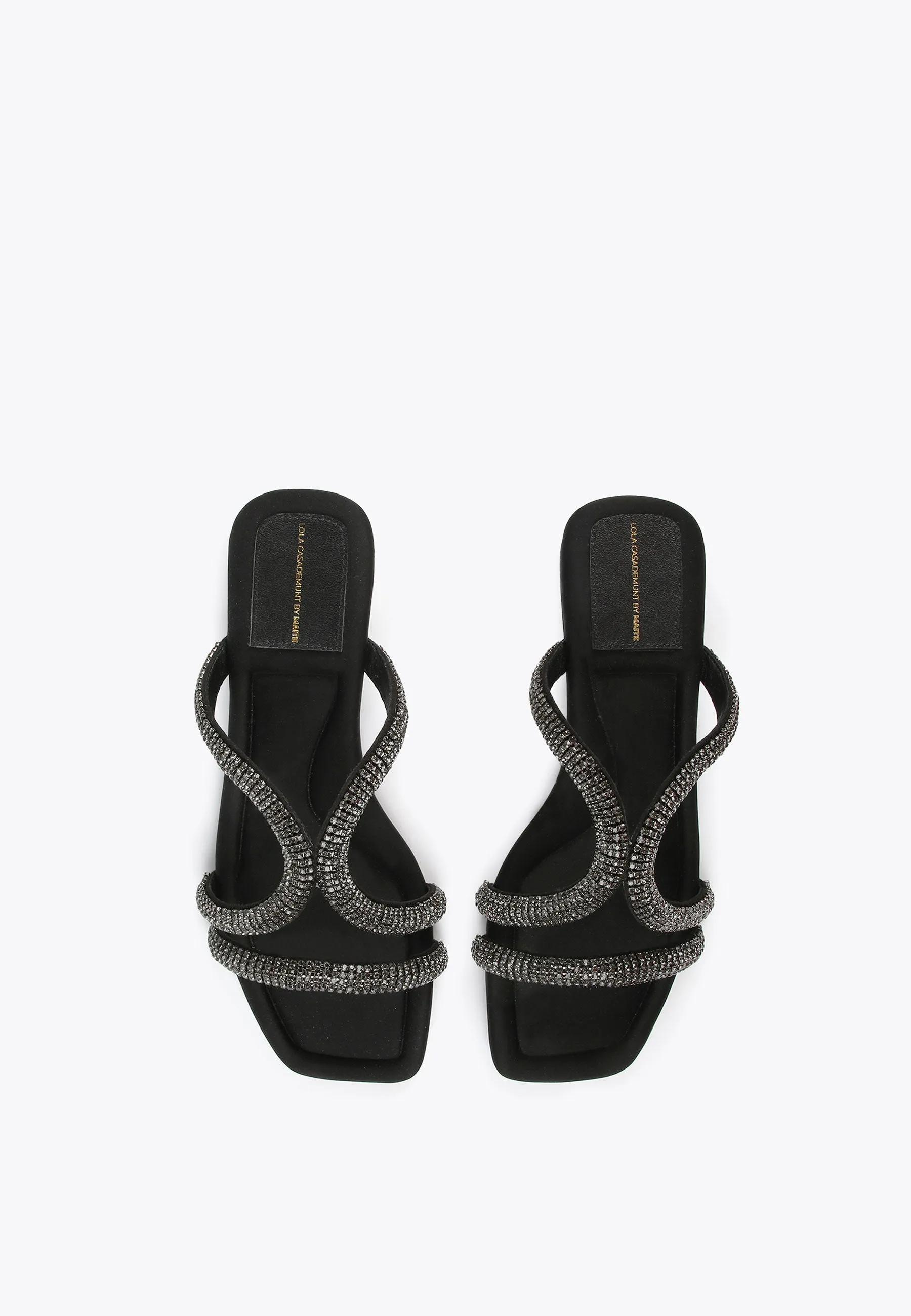 Flat sandals with rhinestones